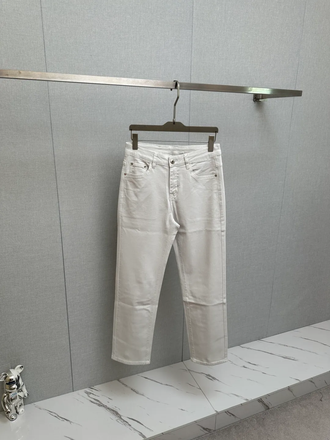 Available at the LP official website counter at the same time, the original is a very stylish pair of jeans, customized with original washed denim fabric, unique design, top-notch printing technology letter pattern logo, original hardware accessories decoration, an extremely outstanding pair of jeans, the materials and craftsmanship are extremely luxurious and exquisite, extremely high-grade, handsome and stylish upper body, recommended 👍, Sizes: 29-38